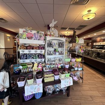 Graeter's Ice Cream - Yummy seasonal candies - Candy Stores Near Me - Cincinnati, Ohio Graeter's Ice Cream - Yummy seasonal candies - Candy Stores Near Me - Cincinnati, Ohio