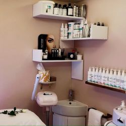 L N'Roses Beauty Boutique