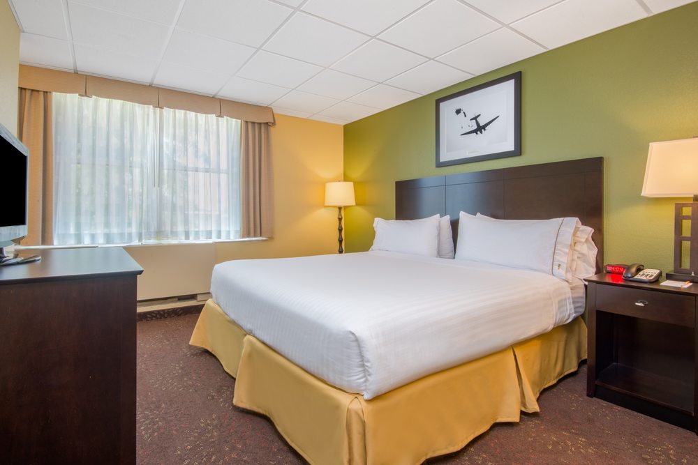 HOLIDAY INN EXPRESS ALLIN/AULTMAN HALL 44 Photos & 22 Reviews 5676