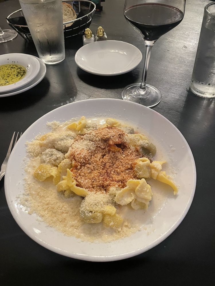 MOM & DAD’S ITALIAN RESTAURANT Updated June 2024 18 Photos & 53