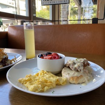 Reunion Kitchen + Drink - Chicken and Biscuits - New American Near Me - Laguna Beach, California