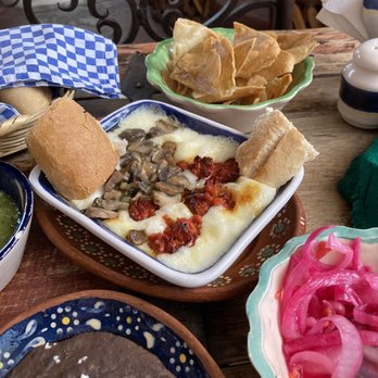 El Pilón de los Arrieros - Queso fundido/flameado - Mexican Near Me - Guadalajara, JAL El Pilón de los Arrieros - Queso fundido/flameado - Mexican Near Me - Guadalajara, JAL