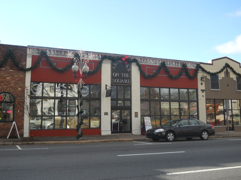 ARTWORKS ON THE SQUARE Updated May 2024 107 Stonewall Ave E