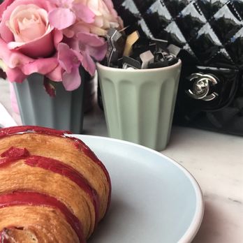 Élan Cafe - Cafes Near Me - London, XGL