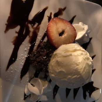 Oak and Vine - Brownie with ice cream - Cocktail Bars Near Me - Glendale, California