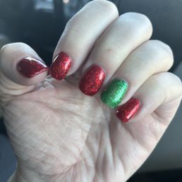 Christmas manicure