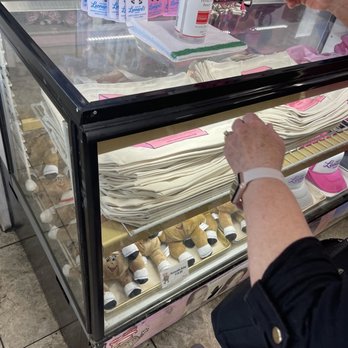 Leonard's Bakery - Bakeries Near Me - Honolulu, Hawaii