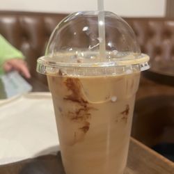 Amelie Coffee - Iced latte with dark chocolate and salted caramel