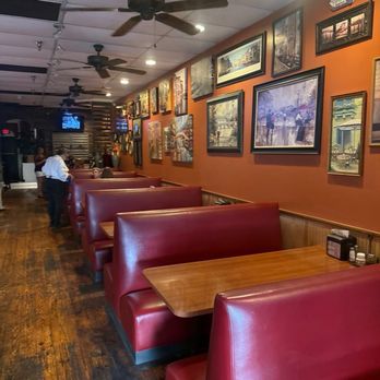 Bella Italia Pizza - Booth seating - Italian Near Me - Orlando, Florida