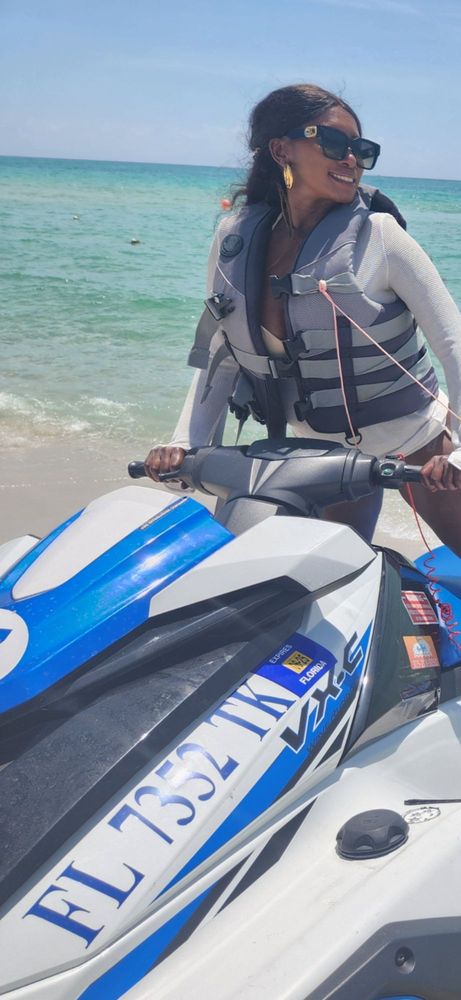 BouYah Watersports - Fontainebleau Miami Beach Logo