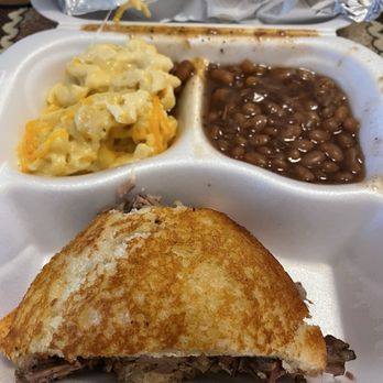 Uncle Tony's Backyard Bbq - Mac and cheese, Baked Beans, pulled brisket on garlic toast - Barbeque Near Me - Orlando, Florida Uncle Tony's Backyard Bbq - Mac and cheese, Baked Beans, pulled brisket on garlic toast - Barbeque Near Me - Orlando, Florida