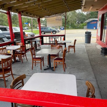 Lee's Hamburgers - tables and chairs outside - Burgers Near Me - Slidell, Louisiana Lee's Hamburgers - tables and chairs outside - Burgers Near Me - Slidell, Louisiana