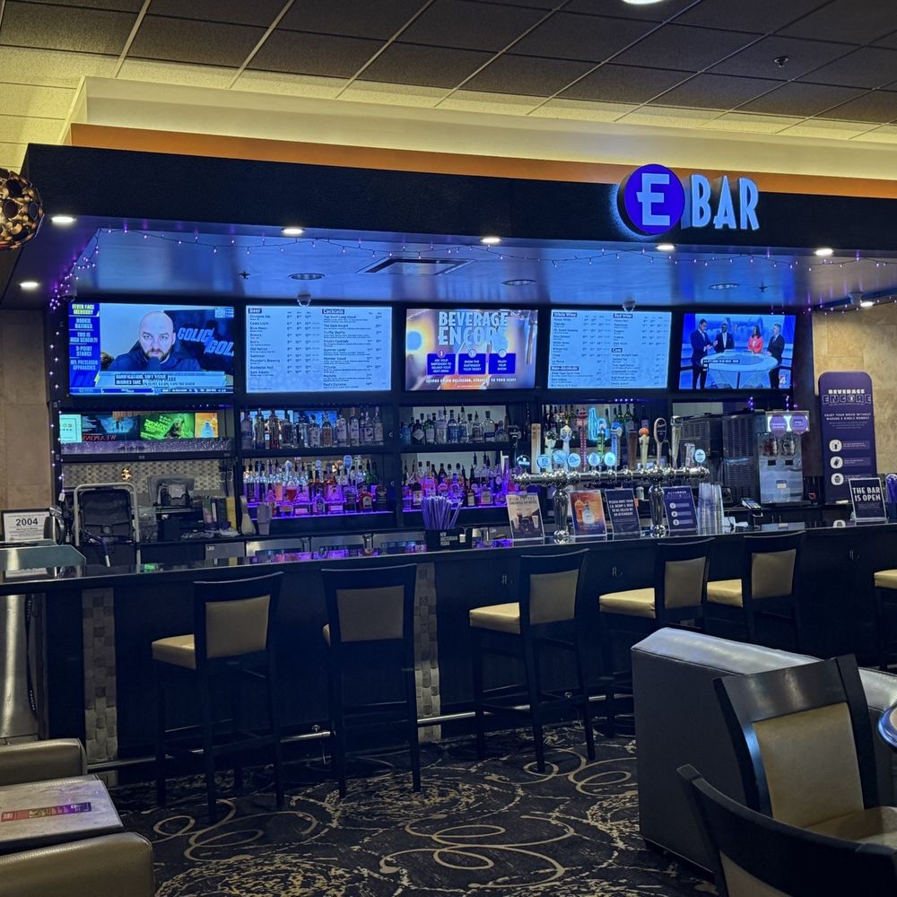 Emagine Macomb - Bar - Cinema Near Me - Macomb, Michigan