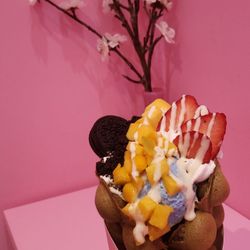 Eggofre - Customize green tea egg waffle with orea/mango/strawberry with white chocolate