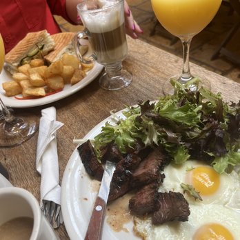 Le Petit Café - Steak and eggs brunch / mimosa - Coffee & Tea Near Me - Brooklyn, New York