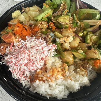 Ahipoki - Spicey ahi with scallops with sauces that tasted odd, half spring mix, salad, half white rice, Masego, cucumbers, and onions - Poke Near Me - Elk Grove, California