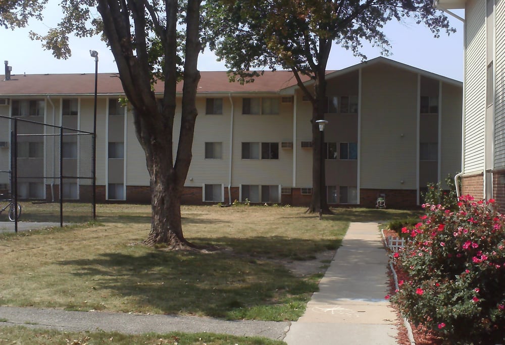 FOXWOOD APARTMENTS 1001 W 3rd Ave, Indianola, Iowa Apartments
