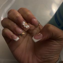Lux Nails & Spa