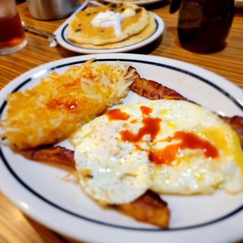 IHOP - Egg (over), hashbrowns, bacon - Breakfast & Brunch Near Me - EUSTIS, Florida