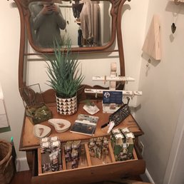 Stylish accessories and gifts Stylish accessories and gifts