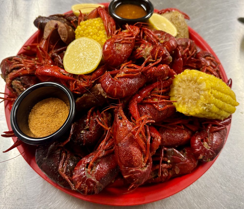 Nemo Seafood & Steakhouse Logo