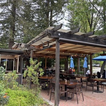 Russian River Vineyards - Outdoor patio with heat lamps . - Wineries Near Me - Forestville, California