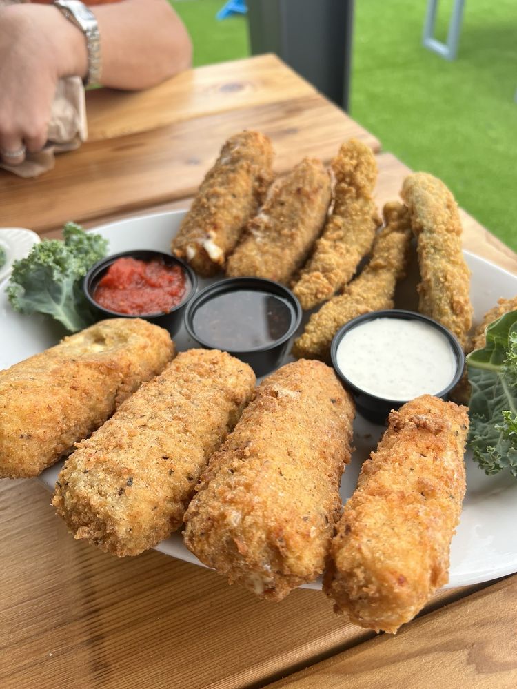 Pluckers Wing Bar - College Station Pluckers Wing Bar - College Station