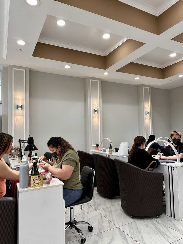 54th Nail Lounge - Farragut Logo