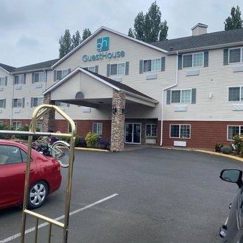 GuestHouse Kelso Longview - This is the front of the guesthouse parking lot are clean nice covered entryway - Hotels Near Me - Kelso, Washington GuestHouse Kelso Longview - This is the front of the guesthouse parking lot are clean nice covered entryway - Hotels Near Me - Kelso, Washington