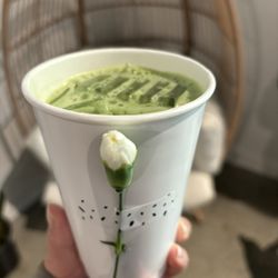 Bloomsgiving - Iced matcha latte