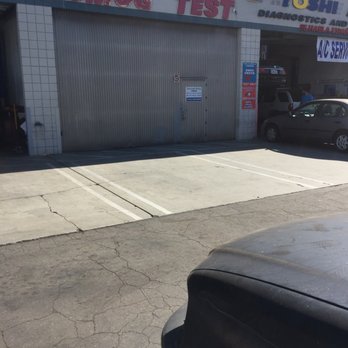Accurate Smog - 9:13 and nobodies here......  Says they open at 9 - Smog Check Stations Near Me - Torrance, California