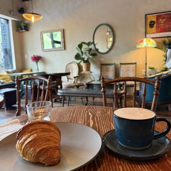 Sipsteria - Chai Latte and Croissant Pur Beurre - Coffee & Tea Near Me - New York, New York Sipsteria - Chai Latte and Croissant Pur Beurre - Coffee & Tea Near Me - New York, New York