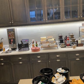 Homewood Suites by Hilton Worcester - breakfast area - Hotels Near Me - Worcester, Massachusetts Homewood Suites by Hilton Worcester - breakfast area - Hotels Near Me - Worcester, Massachusetts