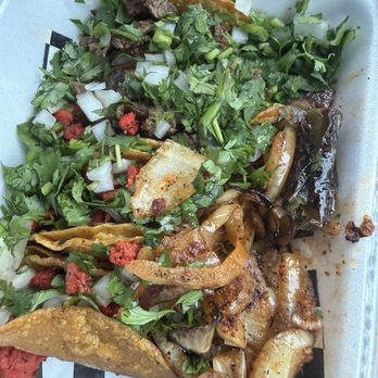 Birrieria El Compadre - Asada and pastor street tacos - Food Trucks Near Me - Pearland, Texas