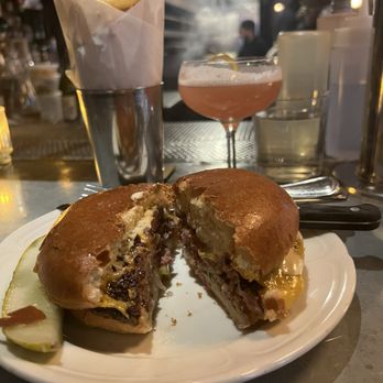 Au Cheval - Single burger fries with aïoli sauce, French martini - Bars Near Me - Chicago, Illinois Au Cheval - Single burger fries with aïoli sauce, French martini - Bars Near Me - Chicago, Illinois