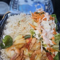 Marlins Market - I love this place the food is always Hot and Fresh ...This is my go to spot for lunch. TRY This place and you won't regret it .