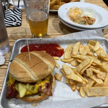 5 Lakes Brew Pub - Hawaii Heat Burger - Brewpubs Near Me - Byron Center, Michigan 5 Lakes Brew Pub - Hawaii Heat Burger - Brewpubs Near Me - Byron Center, Michigan