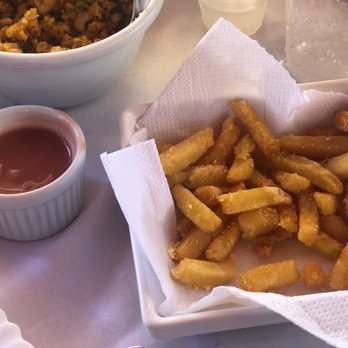 Dino’s Bar E Restaurante - French fries, Rosa sauce (basically fry sauce) - Restaurants Near Me - AL, Alabama