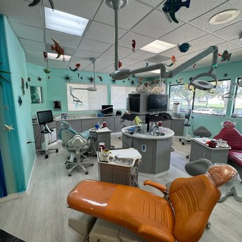 Nahal Ashouri, DDS MS - Clinic working area fun and clean - Orthodontists Near Me - Mountain View, California