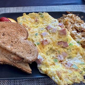Cafe Cairano - Western Omlette with hash browns and toast - Breakfast & Brunch Near Me - St. Augustine, Florida