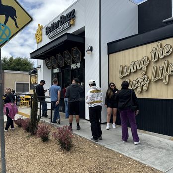 Better Buzz Coffee Bonita - Long line on a Sunday afternoon - Coffee & Tea Near Me - Bonita, California