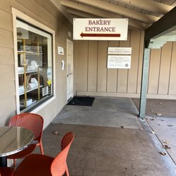 Hans & Harry's Bakery - I was thrown off by the new entrance since 2023! Still, I kept repeating to myself how happy I was for them!