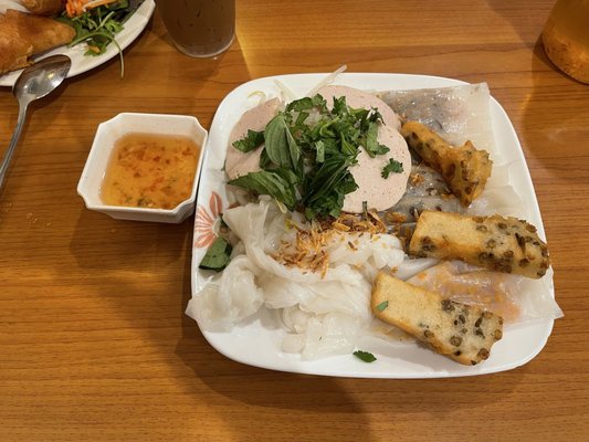 Banh Cuon Thang Long by null