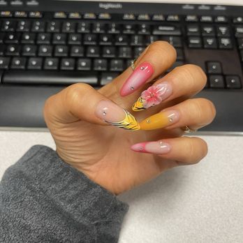 Blush Nail Lounge - Nail Salons Near Me - Alpharetta, Georgia