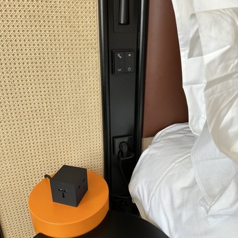 Firstname Bordeaux - Many charging outlets - Hotels Near Me - Bordeaux, 33