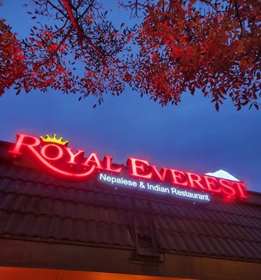 Royal Everest by null