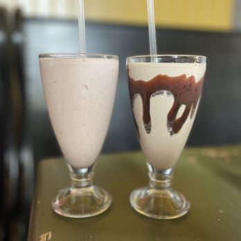 Burgerittoville - Strawberry Milkshake and Minty Molar Milkshake - Burgers Near Me - Newtown, Connecticut Burgerittoville - Strawberry Milkshake and Minty Molar Milkshake - Burgers Near Me - Newtown, Connecticut