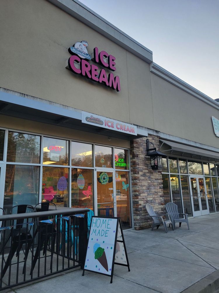 Scoops Ice Cream Parlor Logo