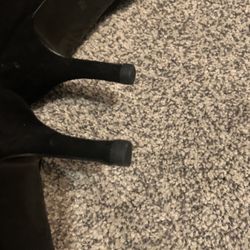 King Shoe Repair - They fixed both heels - but only one was broken! They look good as new. Cannot even tell there was a repair. I'm so pleased!! 10/10