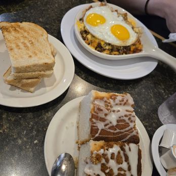 The Cracked Egg - Cheeseburger skillet, toast & coffee cake - Breakfast & Brunch Near Me - Henderson, Nevada The Cracked Egg - Cheeseburger skillet, toast & coffee cake - Breakfast & Brunch Near Me - Henderson, Nevada